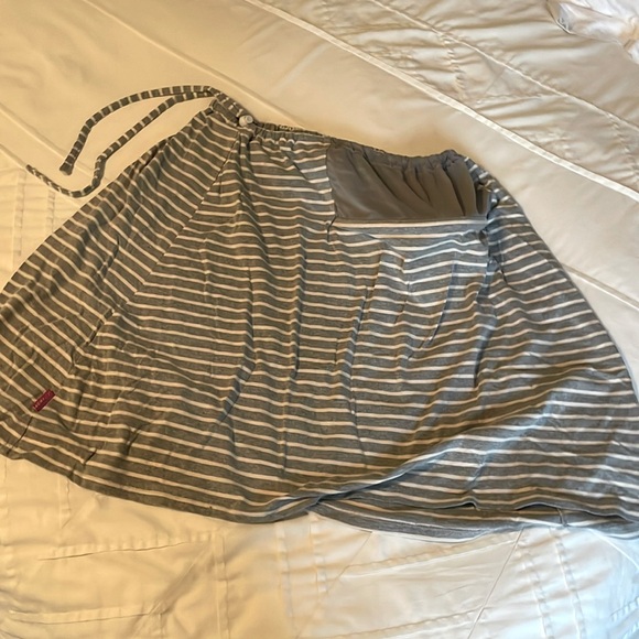 Skip Hop Grab & Go Hide & Chic Nursing Scarf - Picture 2 of 8